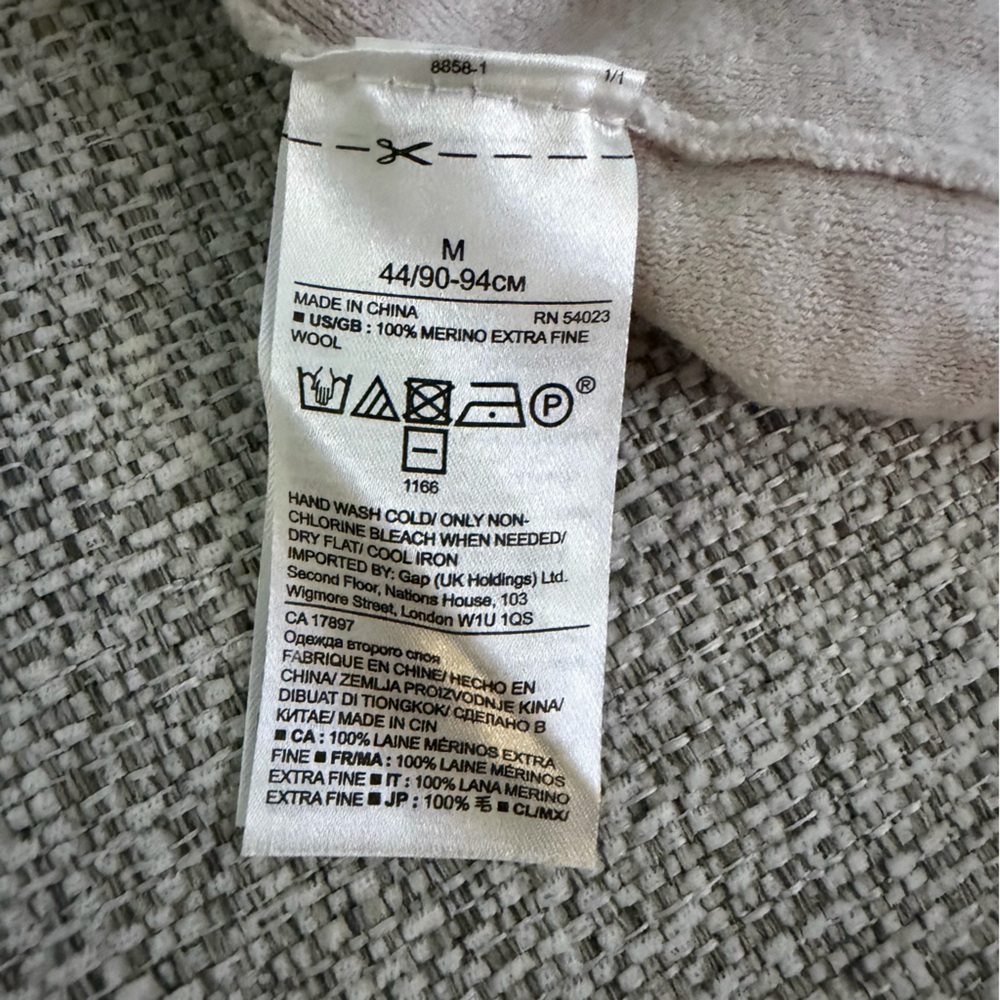 Women's Banana Republic V-Neck Extra-Fine Merino Wool Sweater - Cream - Picture 5 of 6